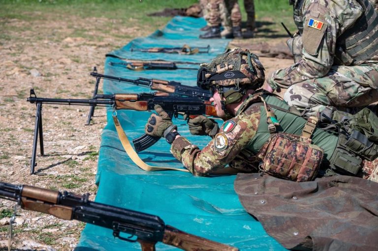 KFOR zhvillon stërvitje të përbashkët në Pejë për rritjen e gatishmërisë