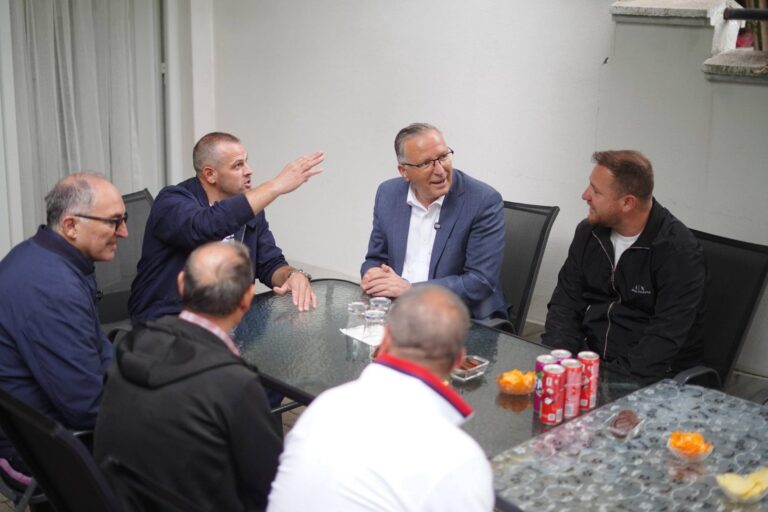 Hamza: Vizitë familjeve në Prizren, premton masa për ekonomi dhe mirëqenie