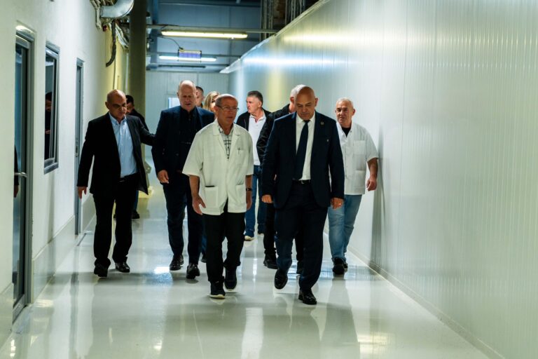 Gjini viziton fabrikën eksportuese: Prodhuesit vendorë shtylla e ekonomisë