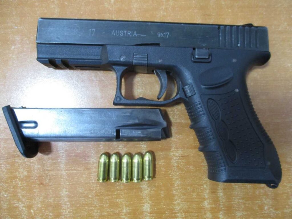 Arrestohen dy persona në Mitrovicë të Jugut, konfiskohen dy armë