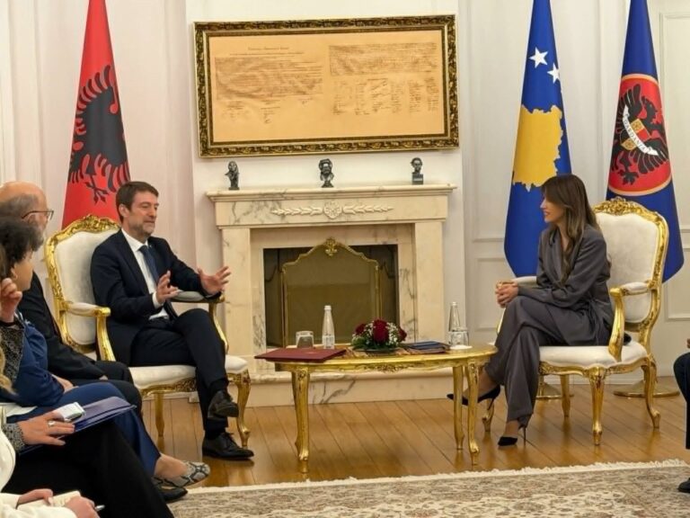 Ferit Hoxha nis takimet zyrtare në Kosovë