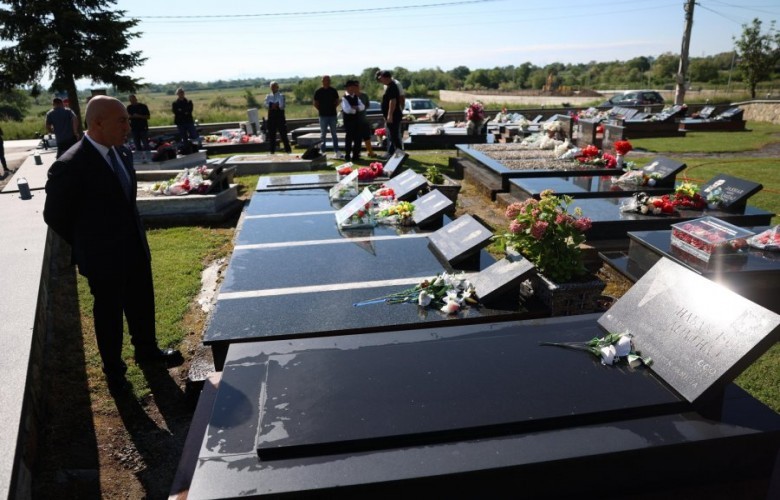 Haradinaj përkujton masakrën e Lybeniqit