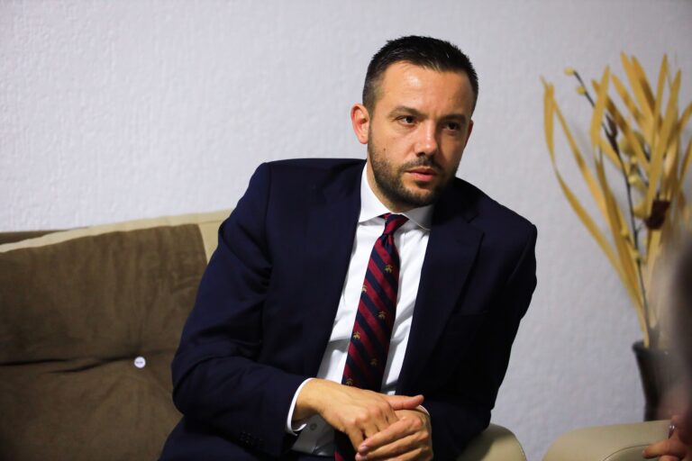 Tahiri: Politika duhet të bashkojë, jo të përçajë