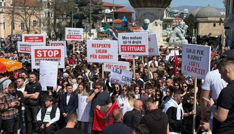 Studentët shqiptarë protestojnë sot në Shkup për gjuhën shqipe
