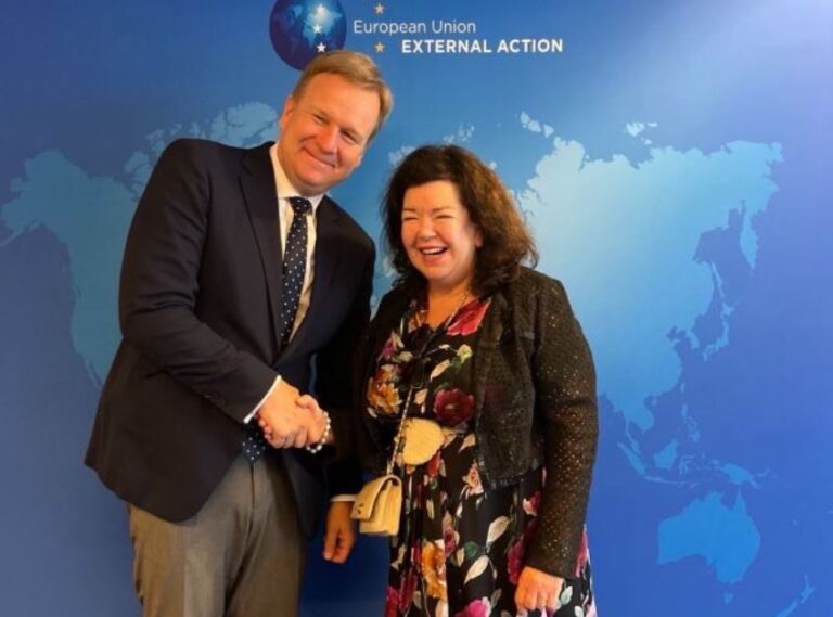 Sorensen dhe përfaqësuesja britanike diskutojnë dialogun Kosovë–Serbi