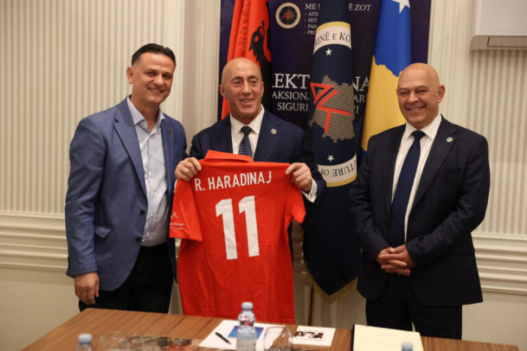 Haradinaj dhe Ardian Gjini takojnë kandidatët e diasporës në AAK