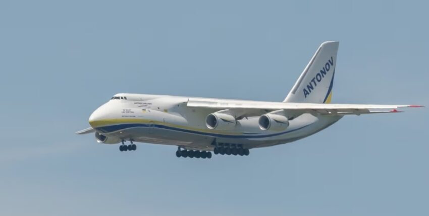 Aeroplan gjigant Antonov An-124 ulet në Prishtinë