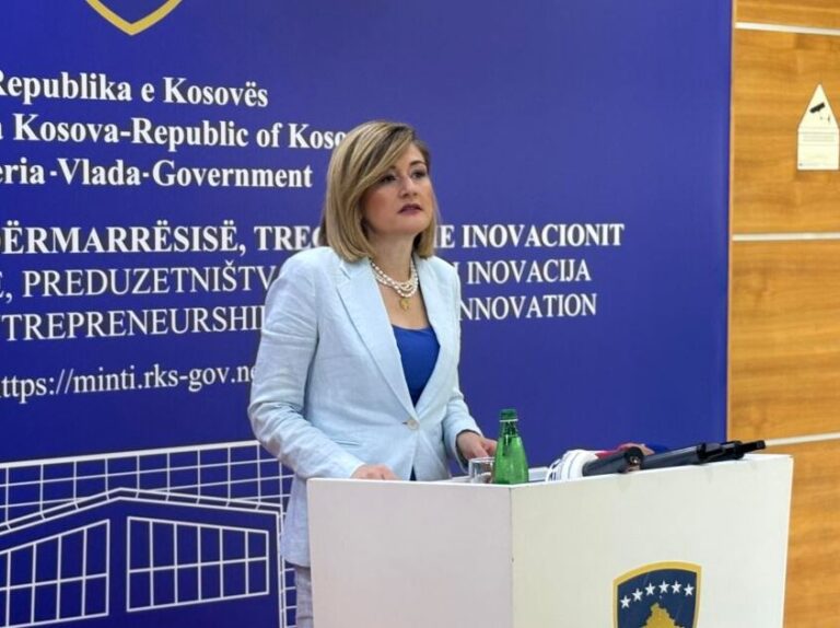 Kusari-Lila: Kërkesat e partive të vogla po krijojnë bllokadë politike