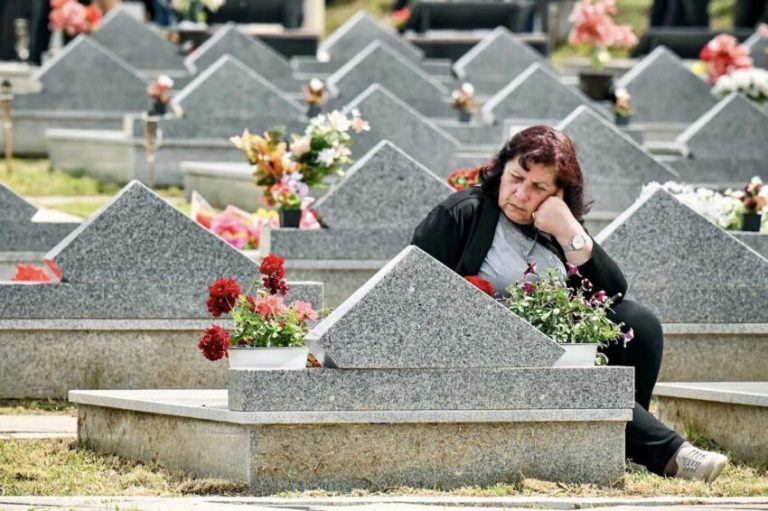 27 vjet nga Masakra në Korishë, përkujtohen 77 civilët e vrarë