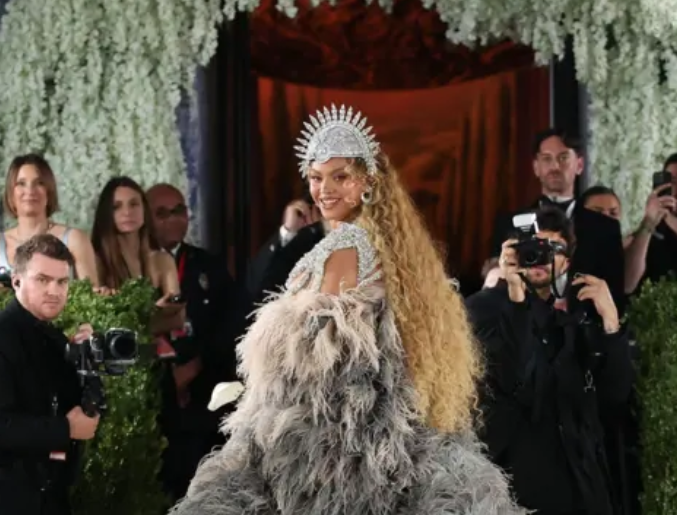 Met Gala 2026 sjell spektakël mode dhe kreativitet të jashtëzakonshëm