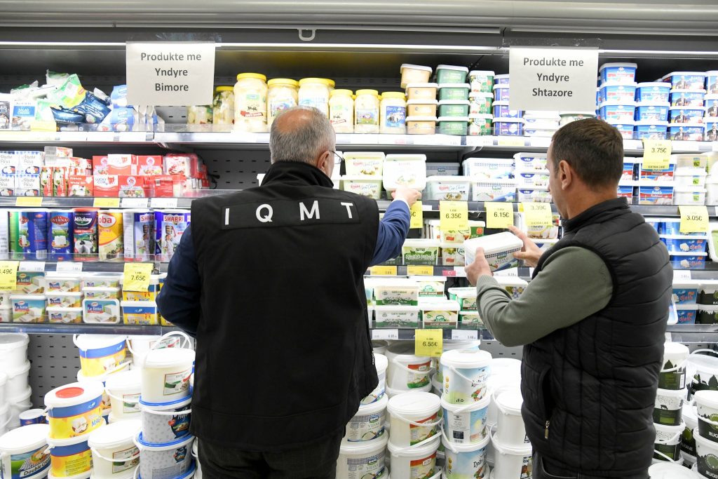 MINTI shton kontrollet në tregun e produkteve të qumështit