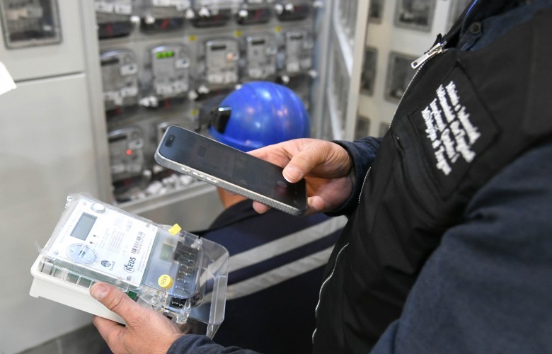 IQMT zbulon parregullsi në njehësorë elektrikë, nis gjobitja ndaj KEDS-it