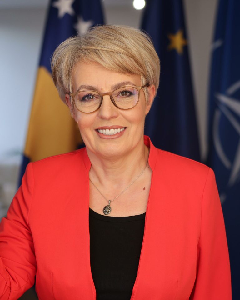 Ministrja Gërvalla shmang komentet për deklaratat e Fatos Gecit