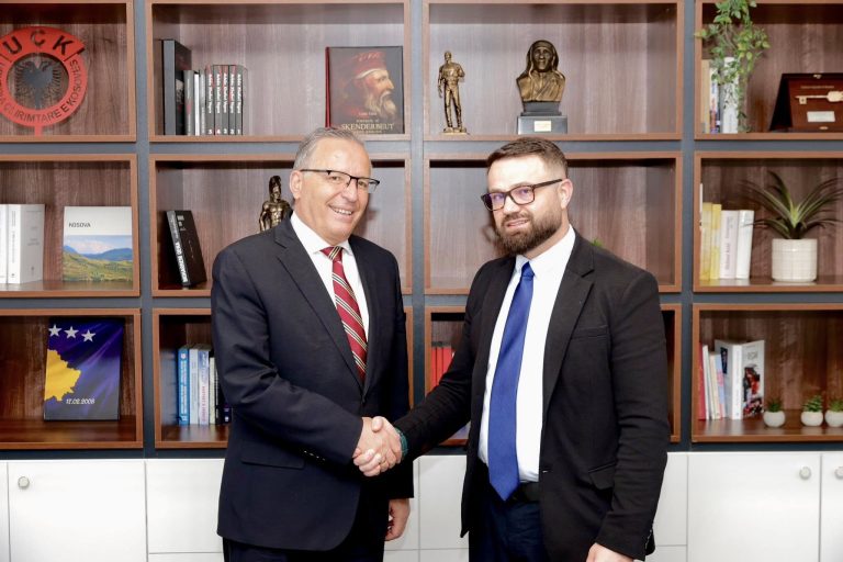 Hamza prezanton Naim Telakun në listën e kandidatëve të PDK-së