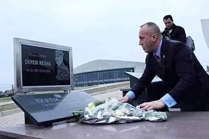Haradinaj kujton Ekrem Rexhën dhe dëshmorët e 8 Majit