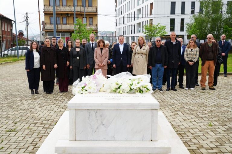 Haxhiu përkujton Konushevcin dhe Malajn: Kërkon zbardhje të vrasjes
