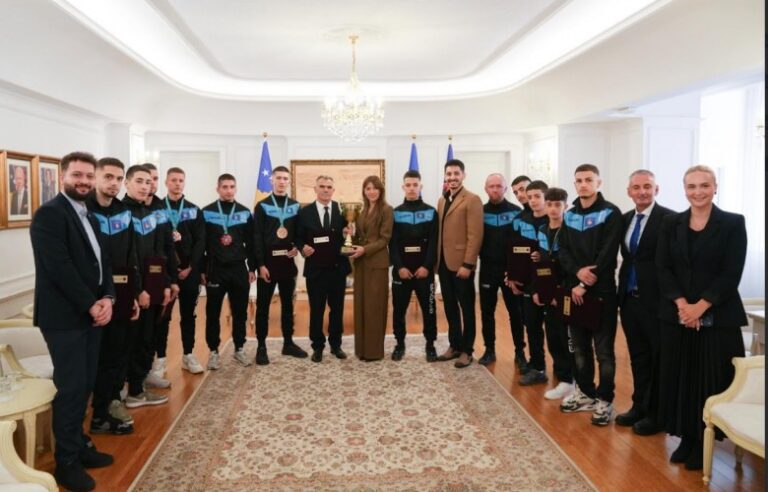Haxhiu vlerëson suksesin e Federatës së Kickbox-it të Kosovës