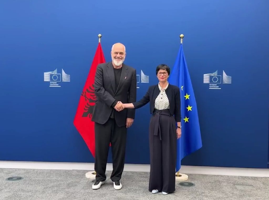 Kos: Zgjerimi i BE-së më real, Shqipëria e Mali i Zi drejt anëtarësimit