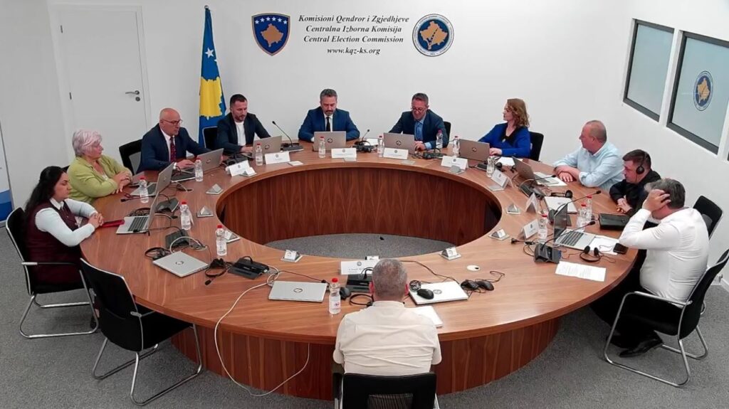 KQZ akrediton 761 vëzhgues për zgjedhjet e 7 qershorit, refuzon dy organizata dhe pezullon një parti