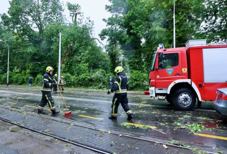 Stuhi dhe borë në Zagreb, autoritetet lëshojnë paralajmërime