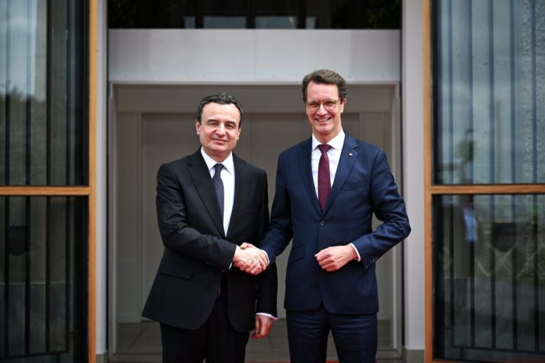 Kurti takon kryeministrin e Nordrhein-Westfalen në Gjermani