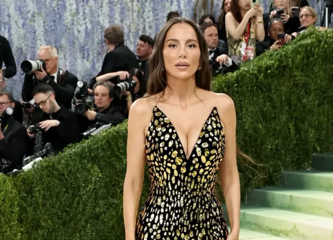 Mira Murati në Met Gala 2026 me paraqitje elegante dhe të guximshme