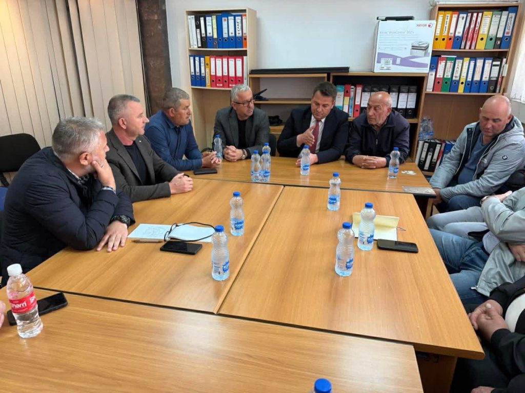 Muja takon prodhuesit e qumështit, premton mbështetje për sektorin