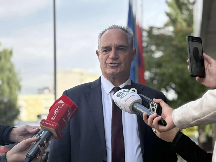 Hasani: PDK s’duhet të bëjë koalicion me VV-në