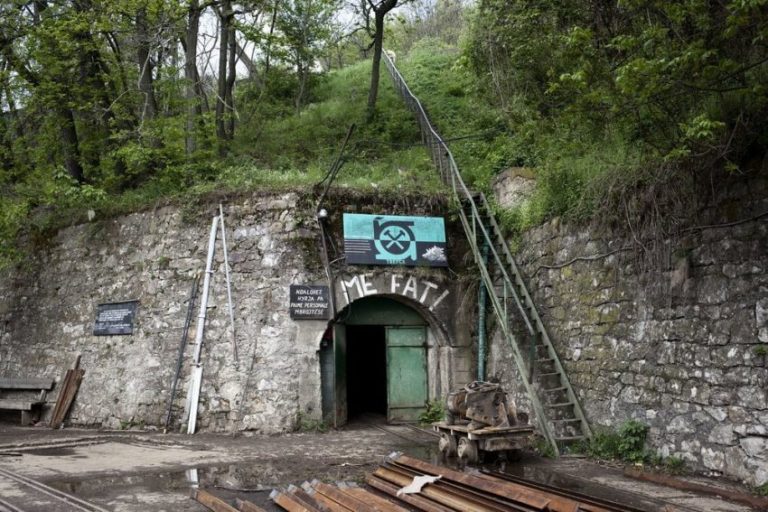 “Trepça” pezullon 3 punonjës pas vjedhjeve