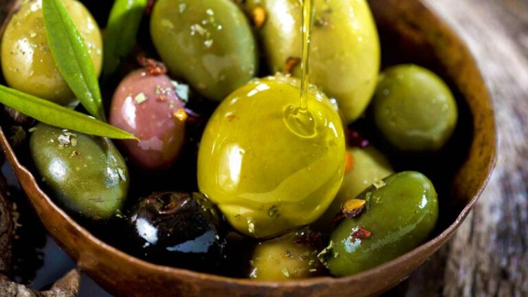 🫒 Lëngu i ullirit, përfitimet shëndetësore dhe mënyra e përgatitjes në shtëpi