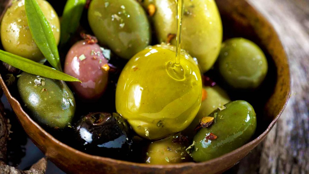 🫒 Lëngu i ullirit, përfitimet shëndetësore dhe mënyra e përgatitjes në shtëpi