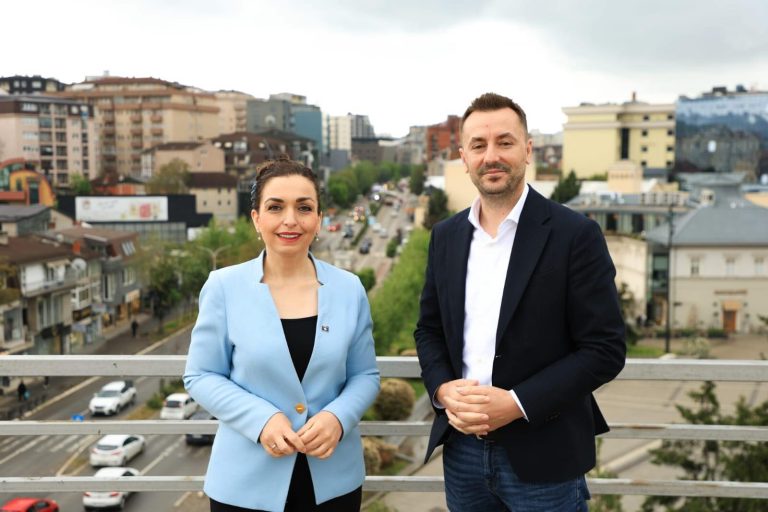 Vjosa Osmani prezanton Visar Xanin në ekipin e saj