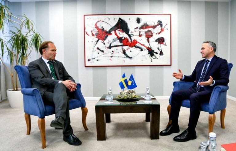 Zulfaj takon ambasadorin suedez, flasin për integrimin evropian