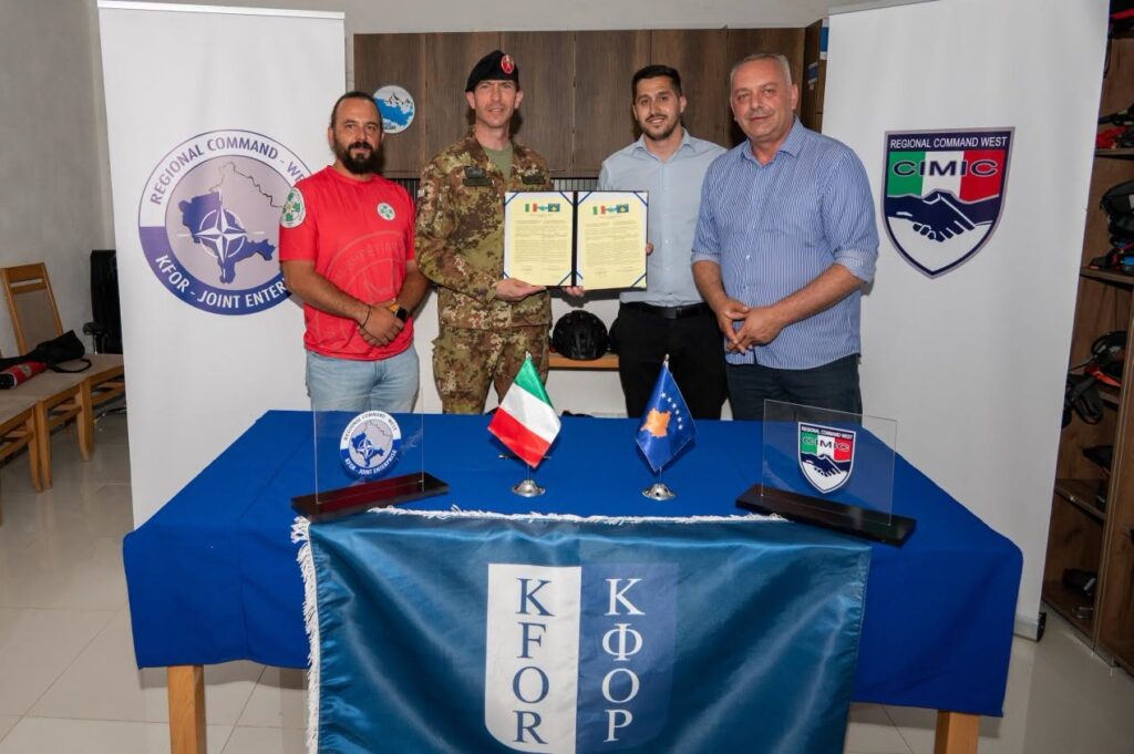 KFOR-i dhuron pajisje për kërkim-shpëtim malor në Komunën e Deçanit