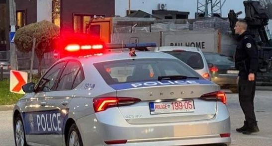 Në Prizren, në rrugën “Janina”, është raportuar një përleshje mes dy personave që dyshohet se kanë lidhje familjare, konkretisht mes një axhe dhe nipi.