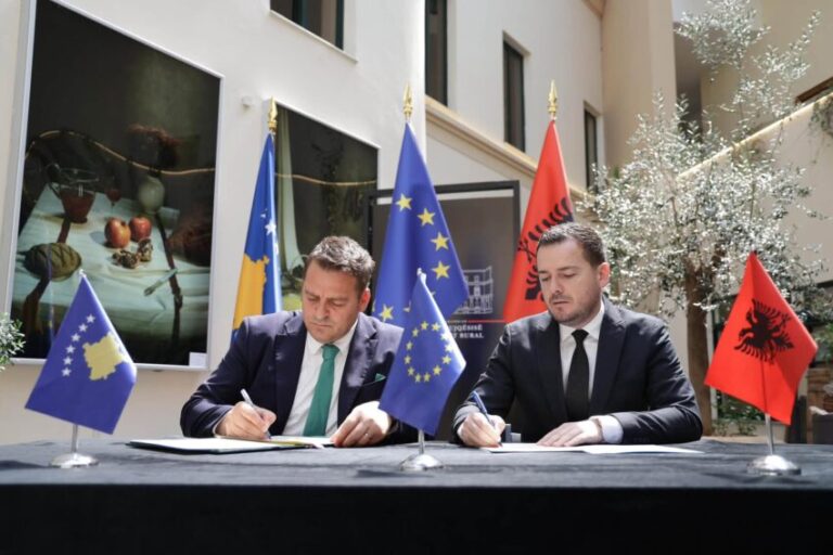 Kosova dhe Shqipëria nënshkruajnë marrëveshje për bashkëpunim në bujqësi