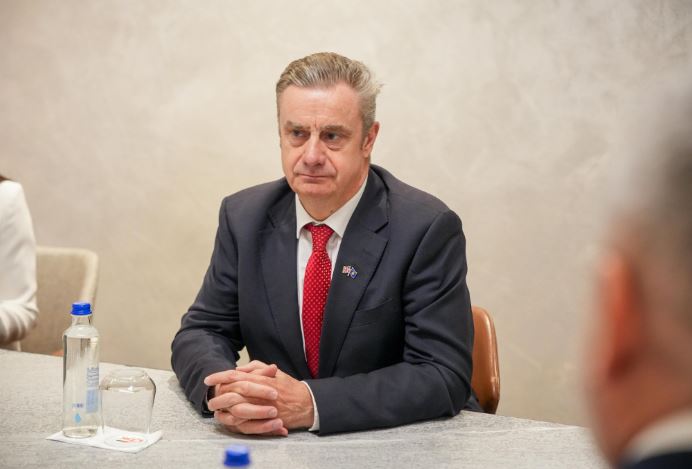 Hargreaves: Kosova duhet të dëshmojë gatishmërinë për NATO dhe BE me reforma dhe stabilitet