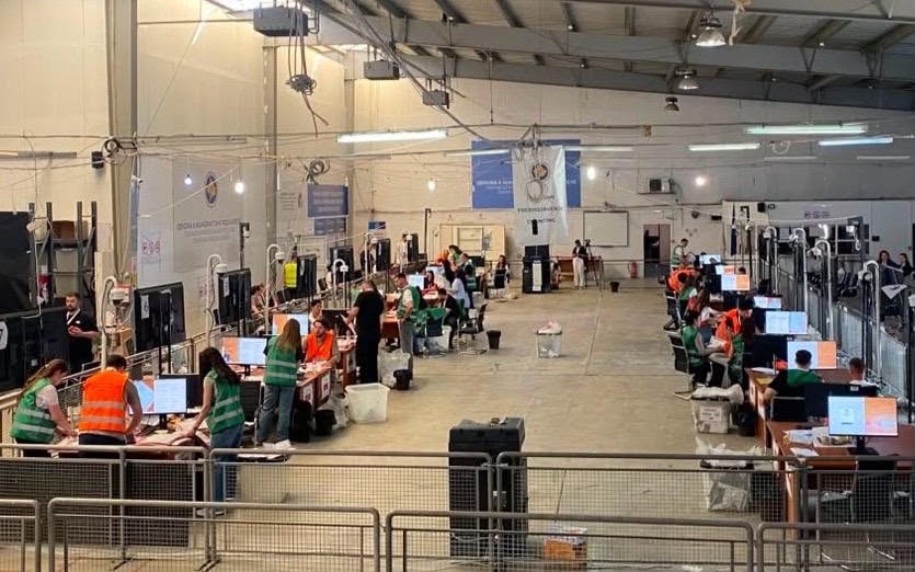 Përfundon numërimi i votave, nis rinumërimi i 185 vendvotimeve në Kosovë