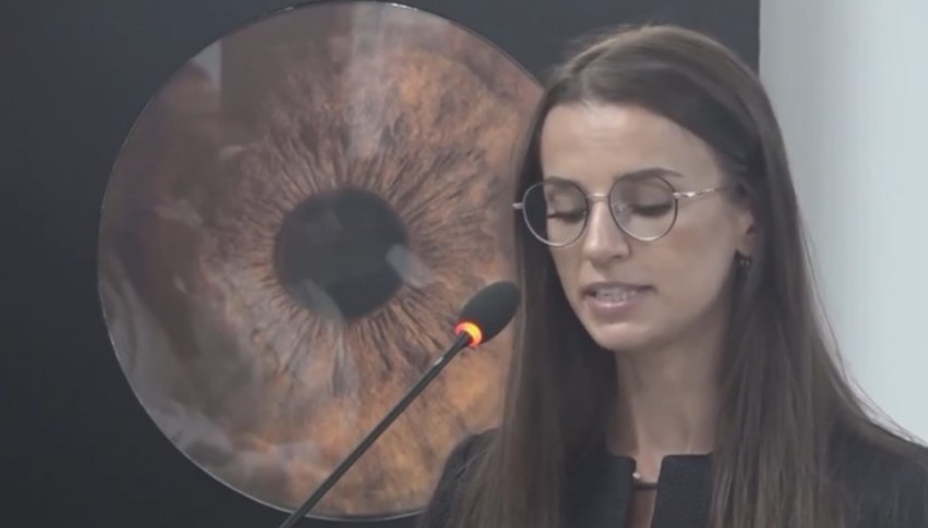 Ekspozita “Sy me Sy” sjell rrëfimet e të mbijetuarve të dhunës seksuale gjatë luftës