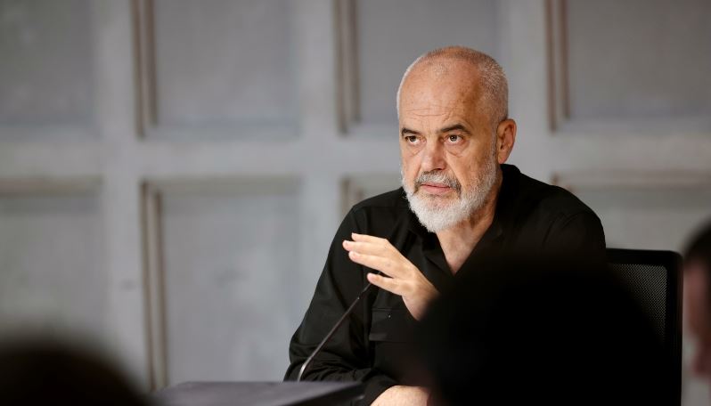 Rama për Financial Times: Nuk jam “Kumbari”, investimet janë mundësi për Shqipërinë