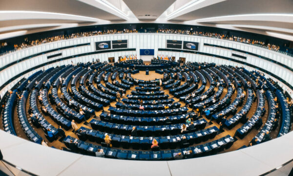 BE-ja dhe SHBA-ja mbështesin Kosovën, shqetësime për krizën politike
