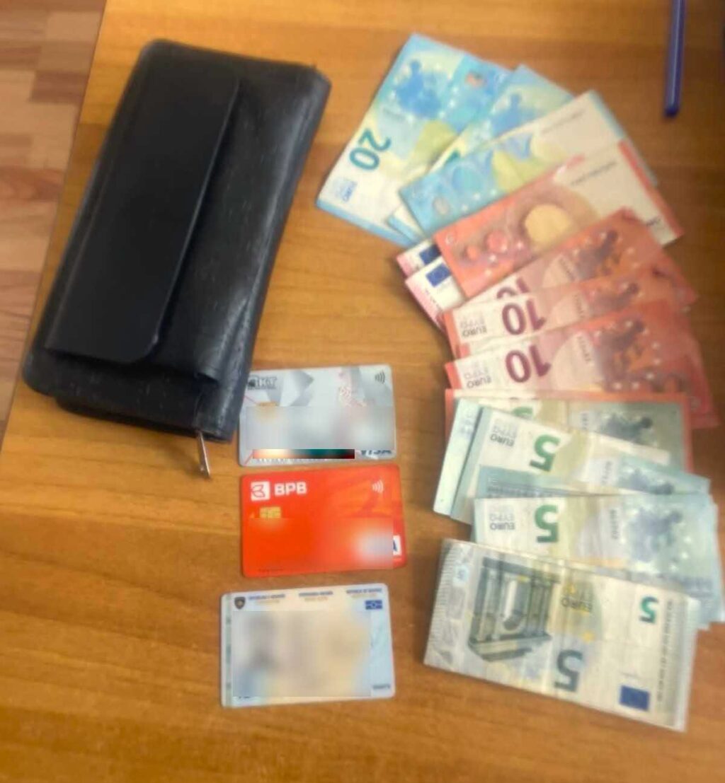 Dorëzohet në polici portofoli me dokumente dhe para të gjetura