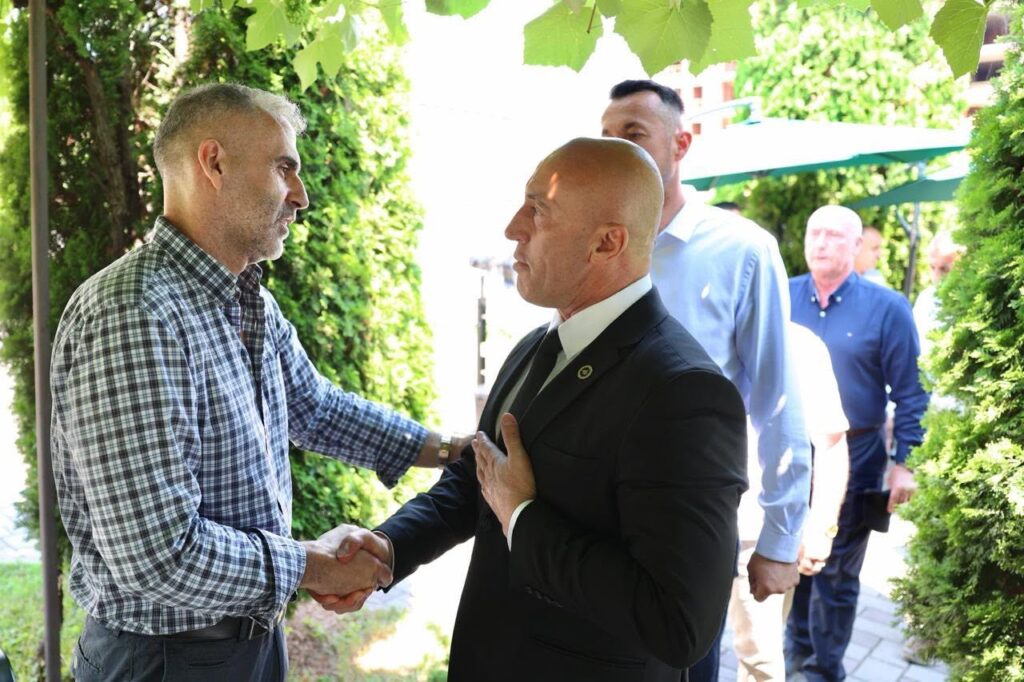 Haradinaj shpreh ngushëllime për dy familje në Pejë dhe Deçan