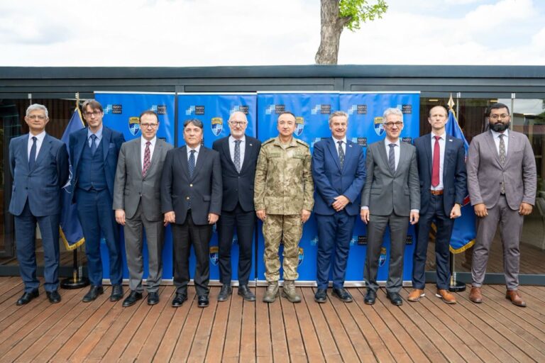 KFOR-i takon përfaqësuesit e QUINT-it dhe BE-së, riafirmon angazhimin për sigurinë në Kosovë