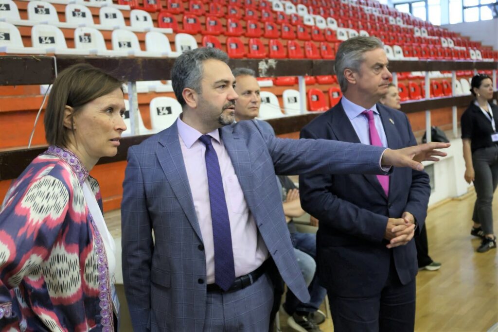 BE dhe Mbretëria e Bashkuar vëzhgojnë procesin e numërimit të votave në Prishtinë