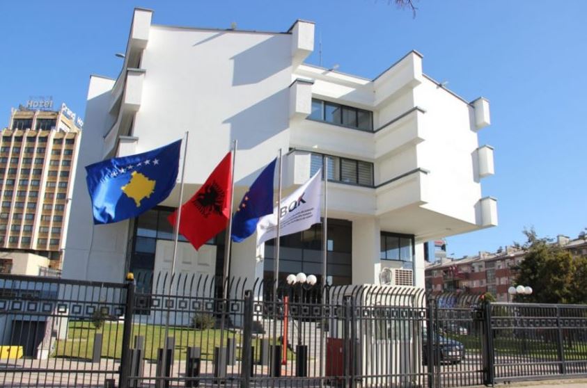 Bankat në Kosovë ulin tarifat, BQK flet për rritje të konkurrencës dhe transparencë