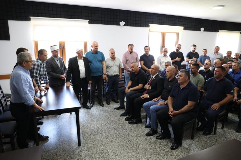 Haradinaj ngushëllon familjet Salihu dhe Shehu për humbje të dyfishtë