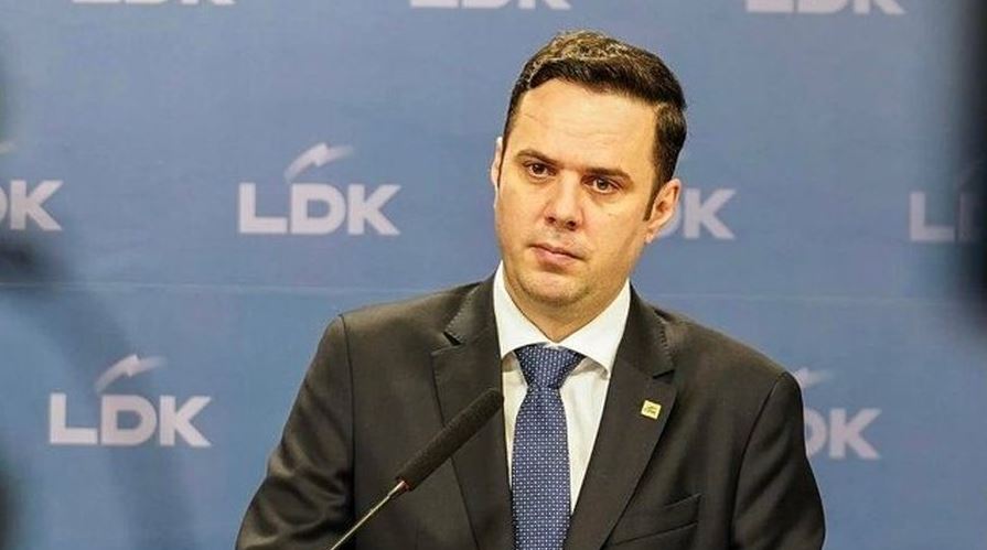 Abdixhiku ngushëllon familjen Mustafa për ndarjen nga jeta të Bahrije Mustafës