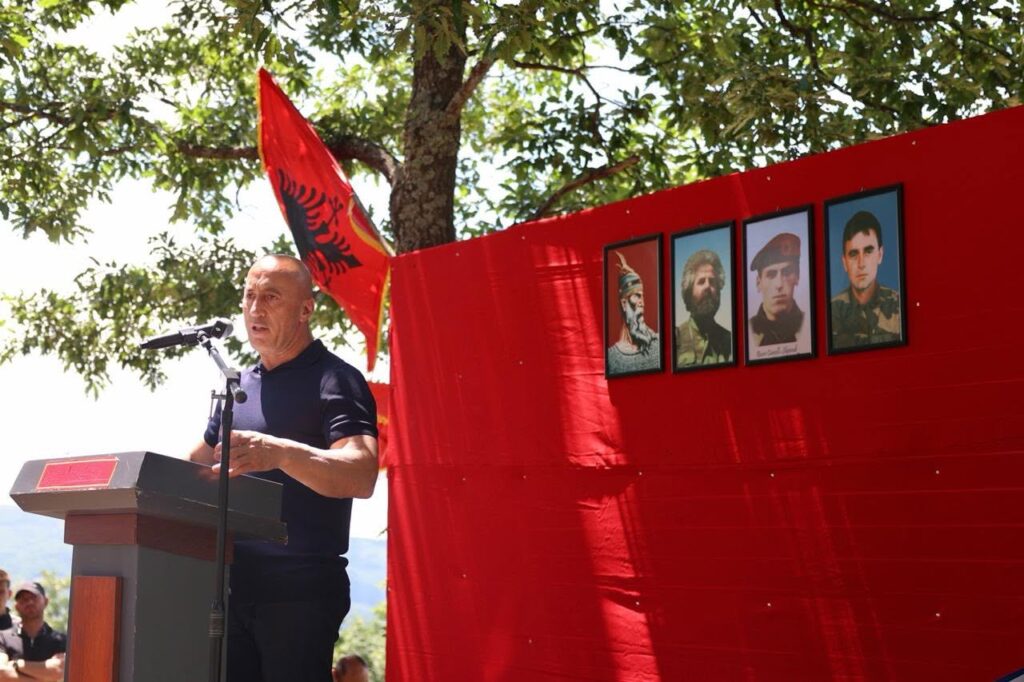 Haradinaj përkujton Basri Canollin – Shpendin: “Dëshmor i lirisë dhe simbol i sakrificës”