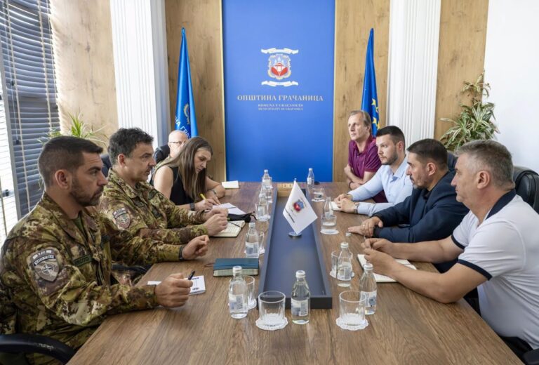 KFOR rikonfirmon përkushtimin për siguri në takim me kryetarin e Graçanicës